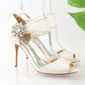 Badgley Mischka Women's Galya Heel Pump Size 8 Bridal White Shoe Rhinestones